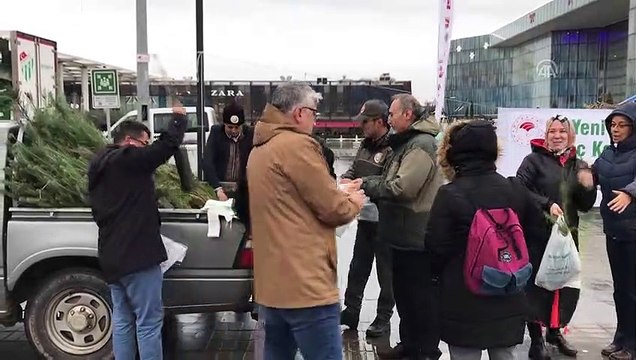 Bursa Orman Bölge Müdürlüğü vatandaşlara fidan dağıttı - BURSA