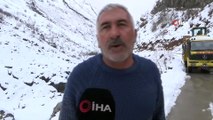 Kar Kalınlığı 2 Metreye Ulaştı, Köy Yolları Ulaşıma Kapandı
