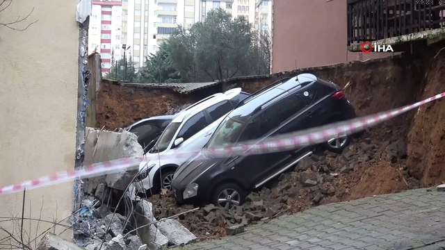Kartal’da çöken istinat duvarı yan taraftaki binanın duvarını yıkıp evin içine girdi