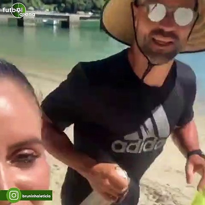Diego Ribas, ailesiyle birlikte tailde