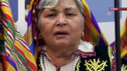 Türkü söylerken canlı yayında bayıldı