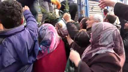 Vatandaşlar ücretsiz fidan alabilmek için birbirleri ile yarıştı