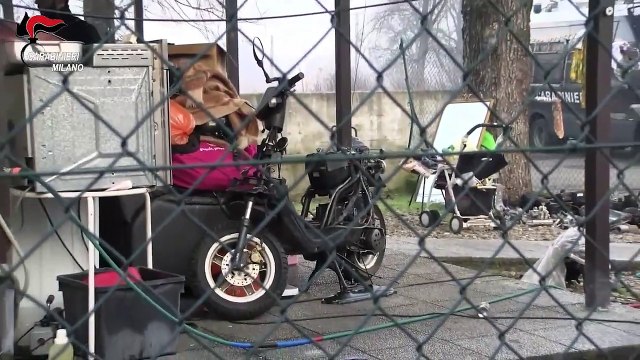 Milano - Blitz dei carabinieri al campo nomadi di Via Martirano (30.12.19)