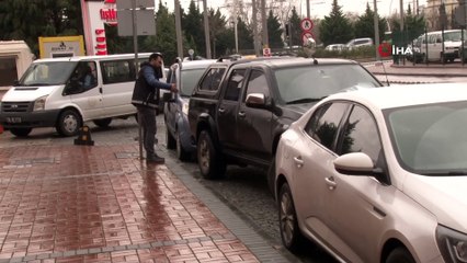 Piyasaya uyuşturucu madde sürmeye çalışırken yakalanan torbacılar adliyeye sevk edildi