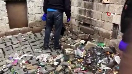 Bahçe duvarından uyuşturucu çıktı