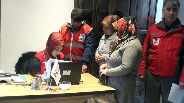 Kızılay'dan Türk ve Suriyeli ailelere kıyafet yardımı
