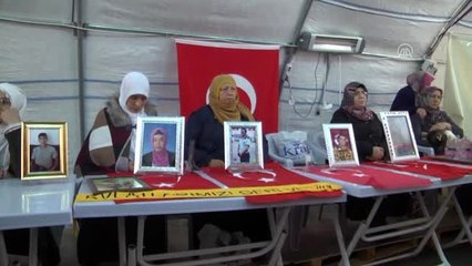 Diyarbakır annelerinin oturma eylemine iki aile daha katıldı