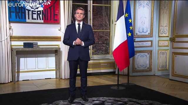 Что готовит Макрон на Новый год?