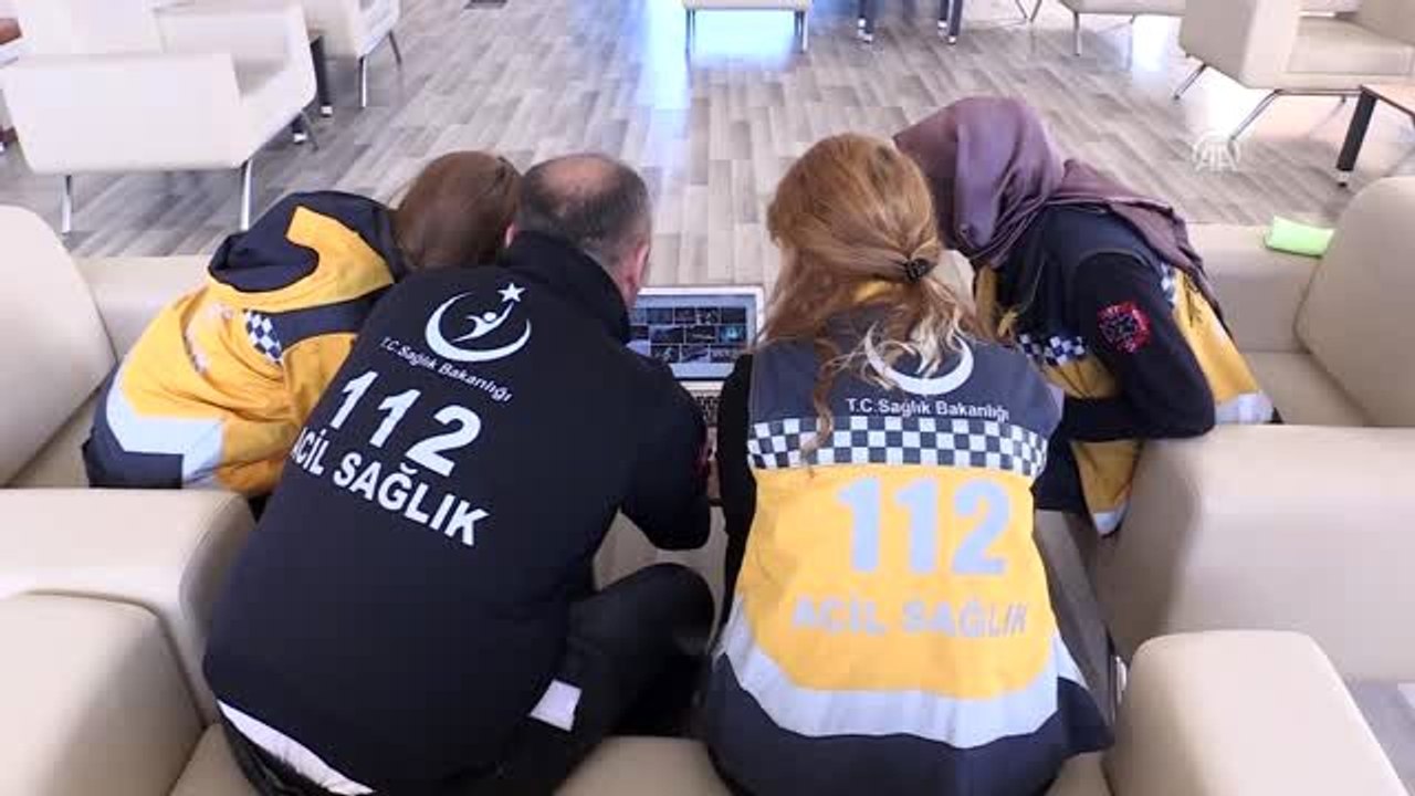 112 Acil Servis çalışanları AA'nın "Yılın Fotoğrafları" oylamasına katıldı