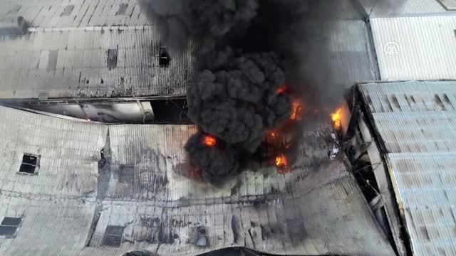 Pencere ve kapı fabrikasında yangın