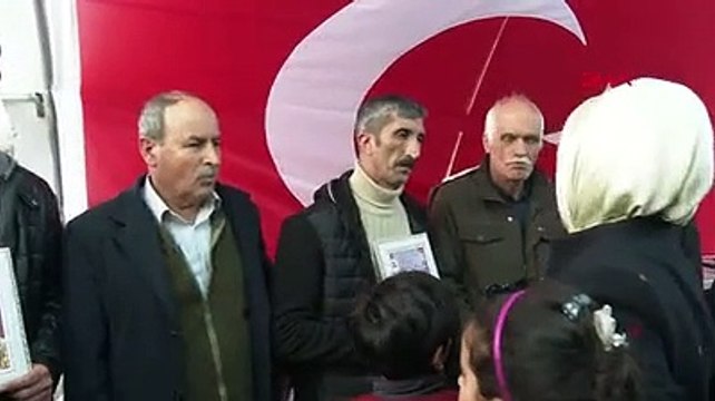 Emine Erdoğan HDP önündeki anneleri ziyaret etti... Duygusal anlar yaşandı