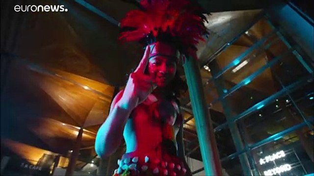 Мир салютует новому году