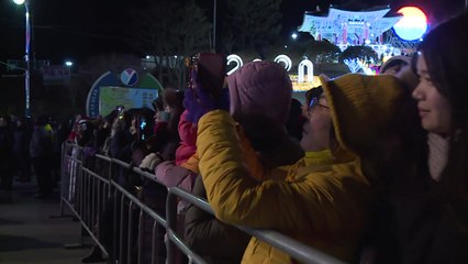 영덕 삼사해상공원...2020년 첫 해돋이 기다리는 발길 이어져 / YTN