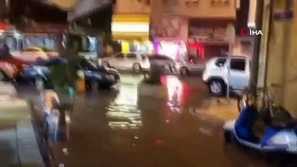 İskenderun'da yılbaşı gecesini şimşekler aydınlattı