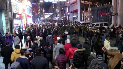 İstiklal caddesi'nde yeni yıla böyle girdiler