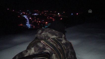 Yeni yılı 1350 rakımlı üs bölgesinde elleri tetikte karşıladılar - HAKKARİ