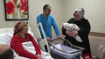 Bakan Zümrüt Selçuk, 2020 yılının ilk bebeğini ziyaret etti - ANKARA