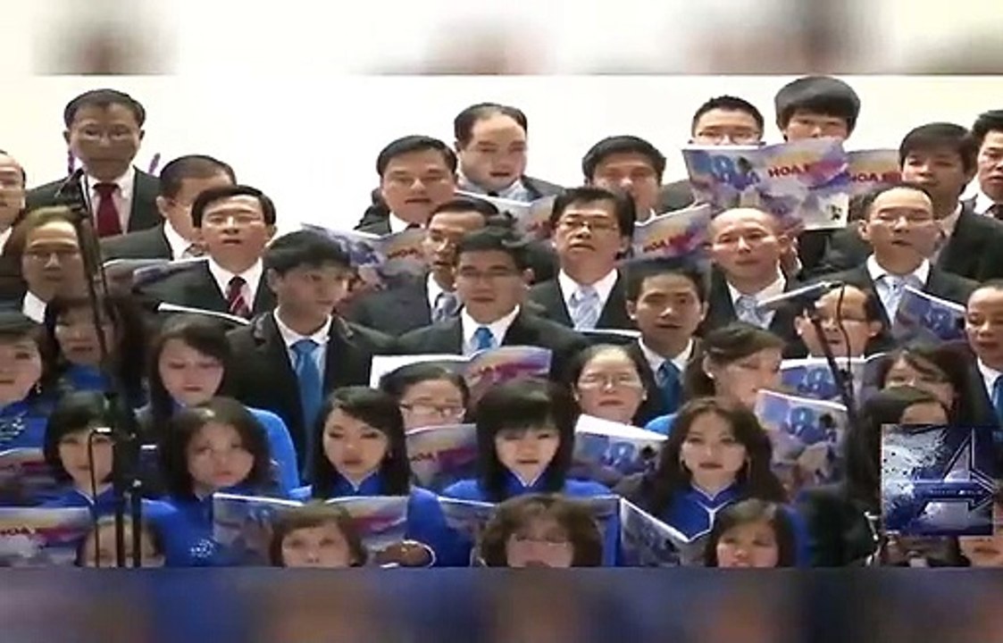 Dàn hợp xướng hoành tráng bên Mỹ với ca khúc Chúa đã sai tôi đi. Chỉ huy hợp...