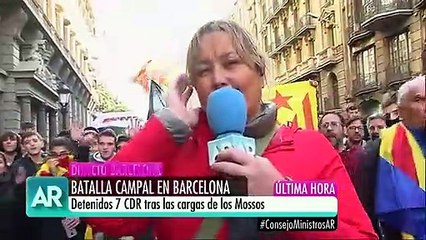 Un independentista intenta interrumpir la retrasmisión en directo de Mayka Navarro