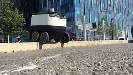 Así es el primer robot de entregas a domicilio que ya opera en Reino Unido