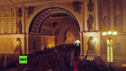 Miles de abuelos invaden el corazón de San Petersburgo