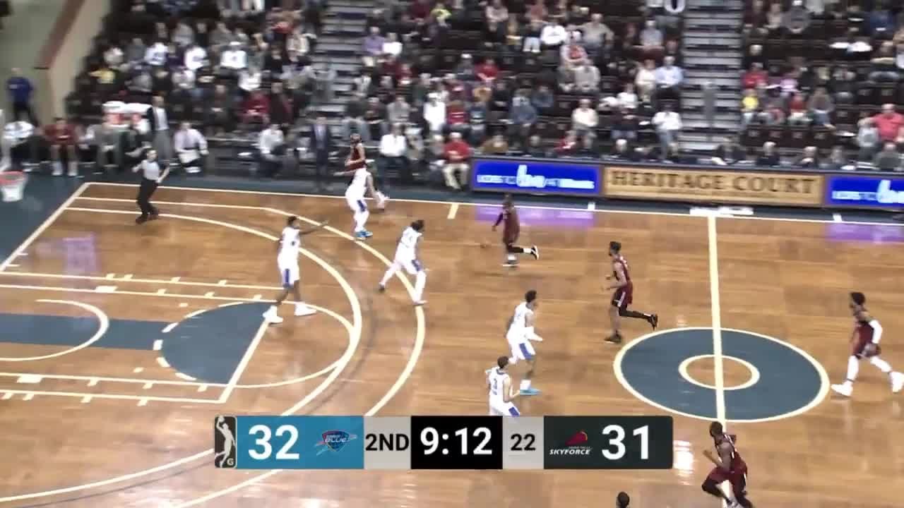 Marcus Lee flies in for the alley-oop slam