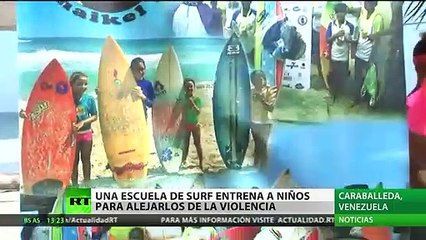 Esta escuela de surf entrena a niños para alejarlos de la violencia