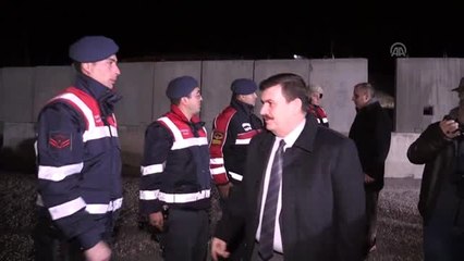 Yeni yıla nöbet tutan jandarma ve polislerle birlikte girdiler