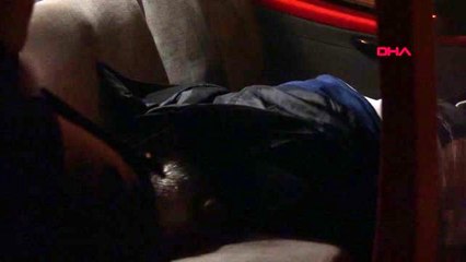 Minibüsüyle meyve satan seyyar satıcı aracında ölü bulundu