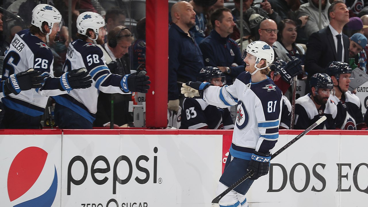 Kyle Connor earns hat trick in 7-4 win