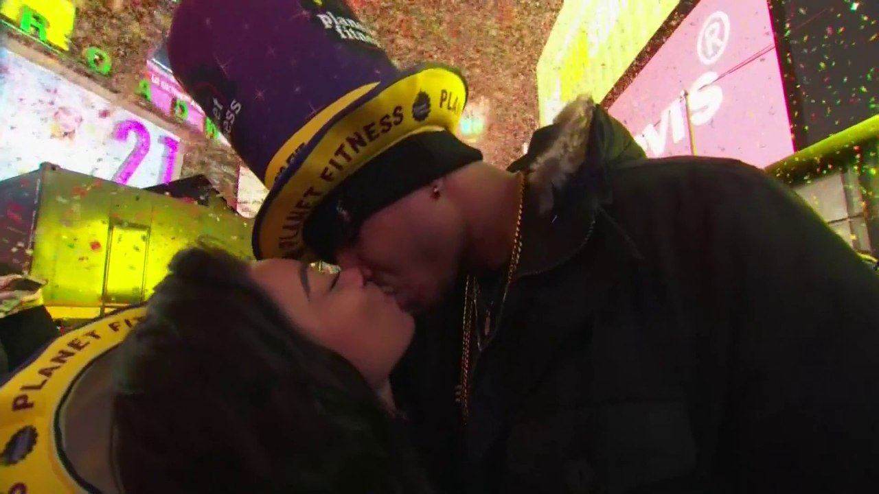 New York entre à son tour en 2020: les images de la fête à Times Square