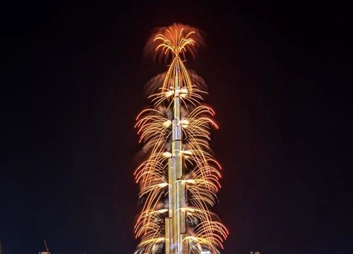 Dubai yeni yılı havai fişek ve ışık gösterisiyle karşıladı