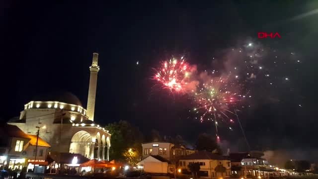 Kosova'da 2020, havai fişek gösterisiyle karşılandı
