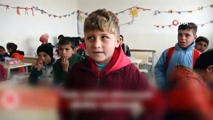 Suriyeli çocuklar okullarına geri dönmenin sevincini yaşıyor