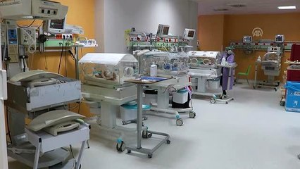 490 gramlık bebek hastanenin maskotu oldu