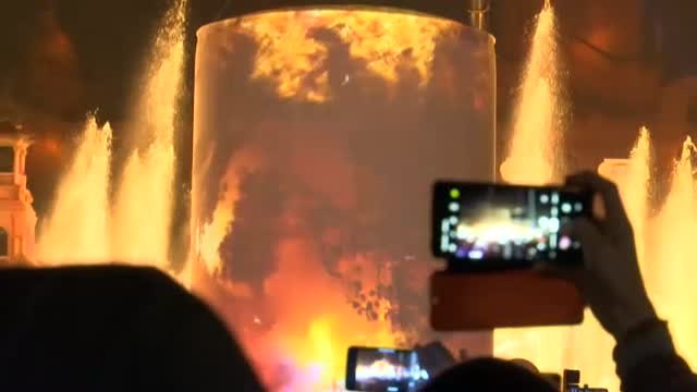 Barcelona se despide del año con un espectáculo de fuegos y luces