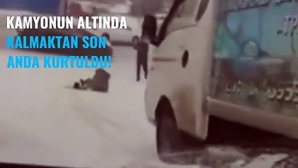Ayağı kayan kadını kamyon altında kalmaktan son anda kurtardı