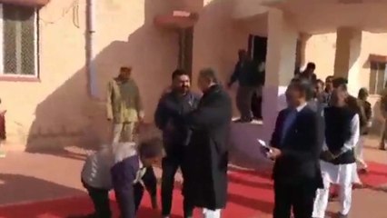 सीएम अशोक गहलोत का एक और वीडियो वायरल, अब आरएएस अधिकारी का पिता पैरों में गिरा