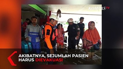 Aksi Evakuasi Korban Patah Tulang Saat Banjir