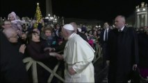 Le Pape François s’énerve après avoir été agrippé par une fidèle le soir du Nouvel an