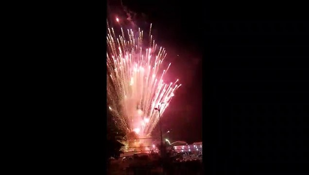 Explosão de fogos deixa feridos na Praia de Itaparica, em Vila Velha