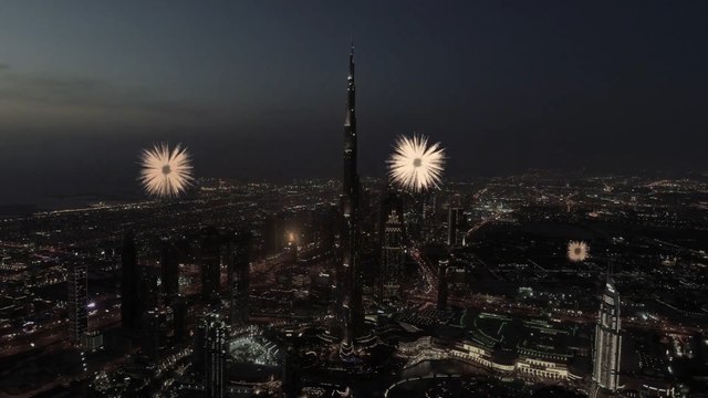 Burj Khalifa, el edificio más alto del mundo, da la bienvenida a 2020