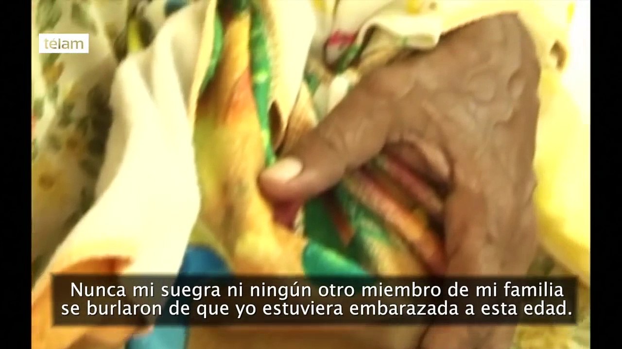 Una mujer de 65 años da a la luz una niña y se convierte en una de las madres más ancianas del mundo