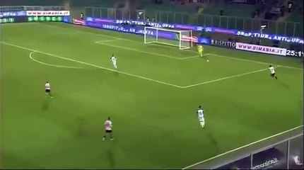 Este portero de fútbol italiano termina 2018 marcándose "el autogol más ridículo del año"