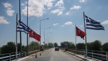 ماذا يحدث على الحدود اليونانية التركية وأي مخاطر تهدد المهاجرين؟ - حقيبة سفر