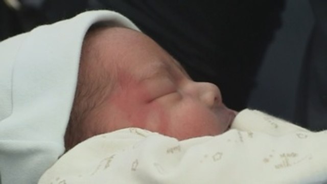 Carlos Dariel, madrileño, y Ariadna, valenciana, primeros bebés del año