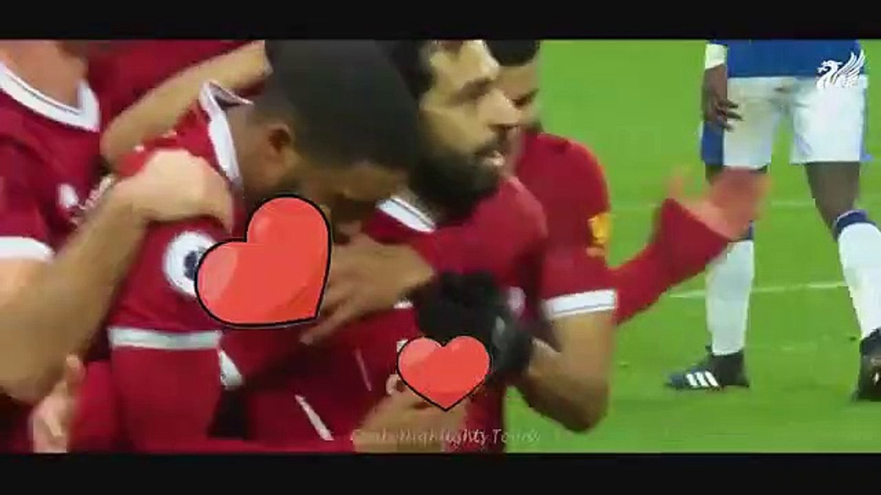 شاهد .. مهارات واهداف محمد صلاح علي اغنية انا ابن مصر 2019