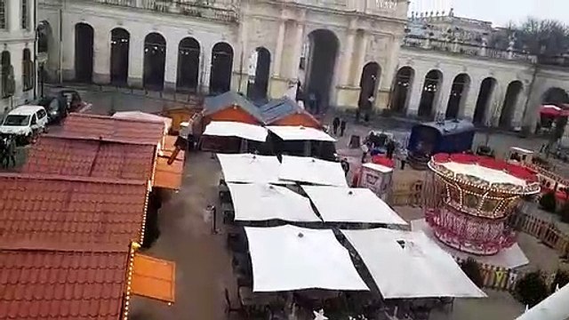 Quelques tours de grande roue place Carrière à Nancy