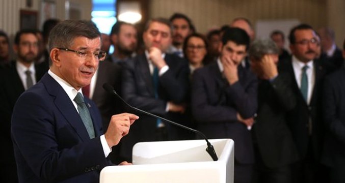 Ahmet Davutoğlu TikTok'a üye oldu: Gençlik nerede, biz oradayız