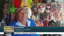 Ecuatorianos comparten tradiciones para despedir al año viejo